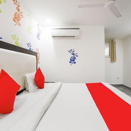 My Comfortable Hotel New Delhi Exteriör bild