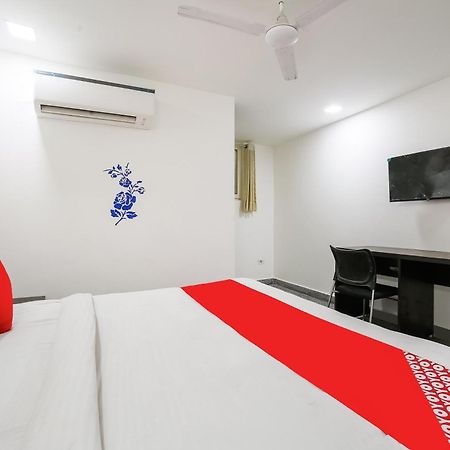 My Comfortable Hotel New Delhi Exteriör bild