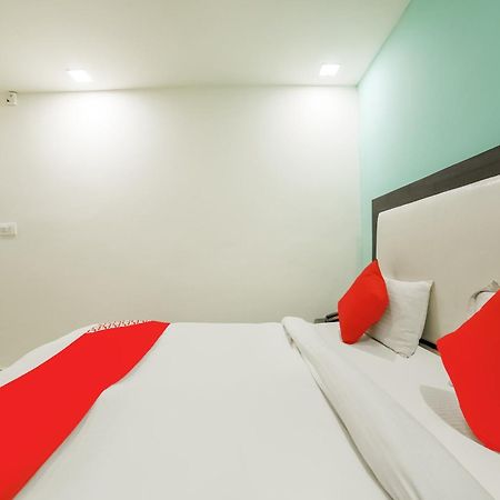 My Comfortable Hotel New Delhi Exteriör bild