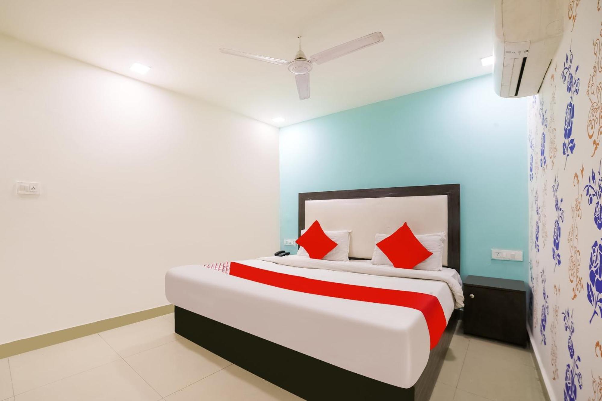 My Comfortable Hotel New Delhi Exteriör bild