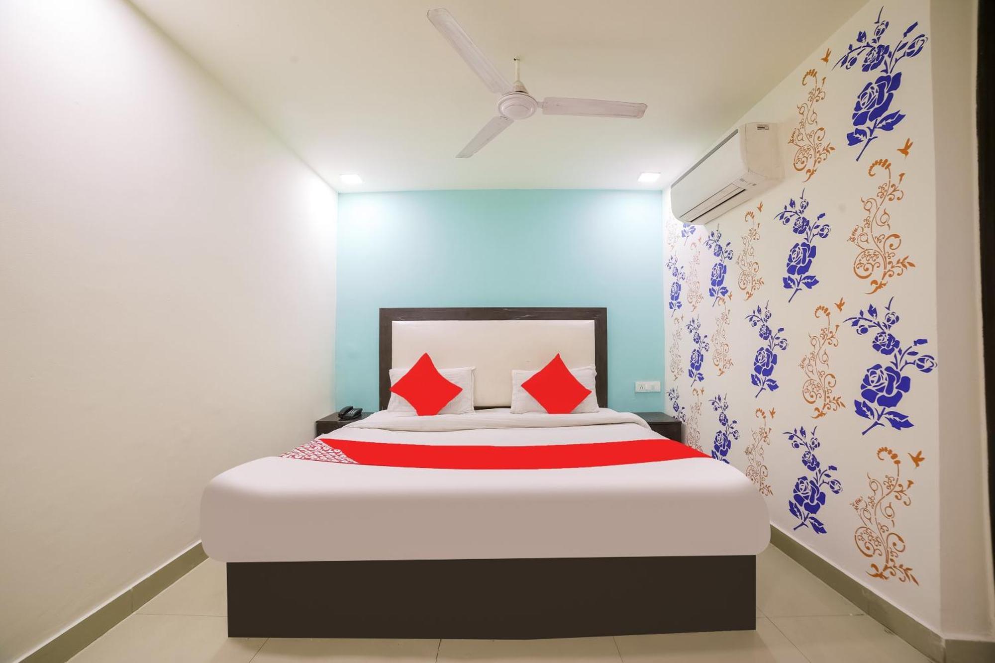 My Comfortable Hotel New Delhi Exteriör bild