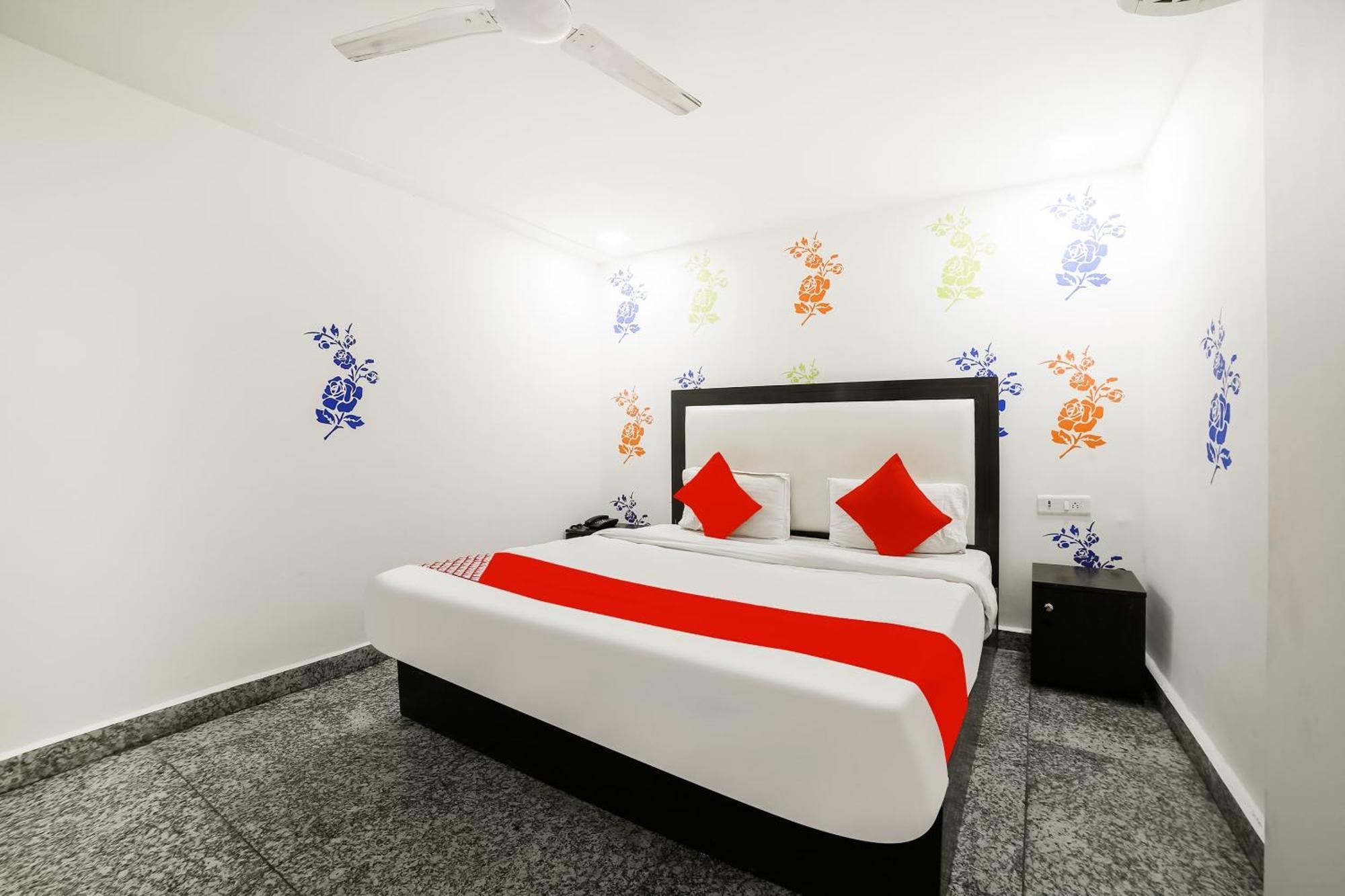 My Comfortable Hotel New Delhi Exteriör bild