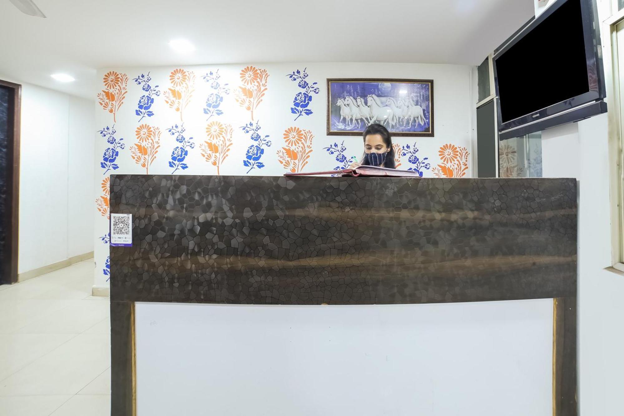 My Comfortable Hotel New Delhi Exteriör bild