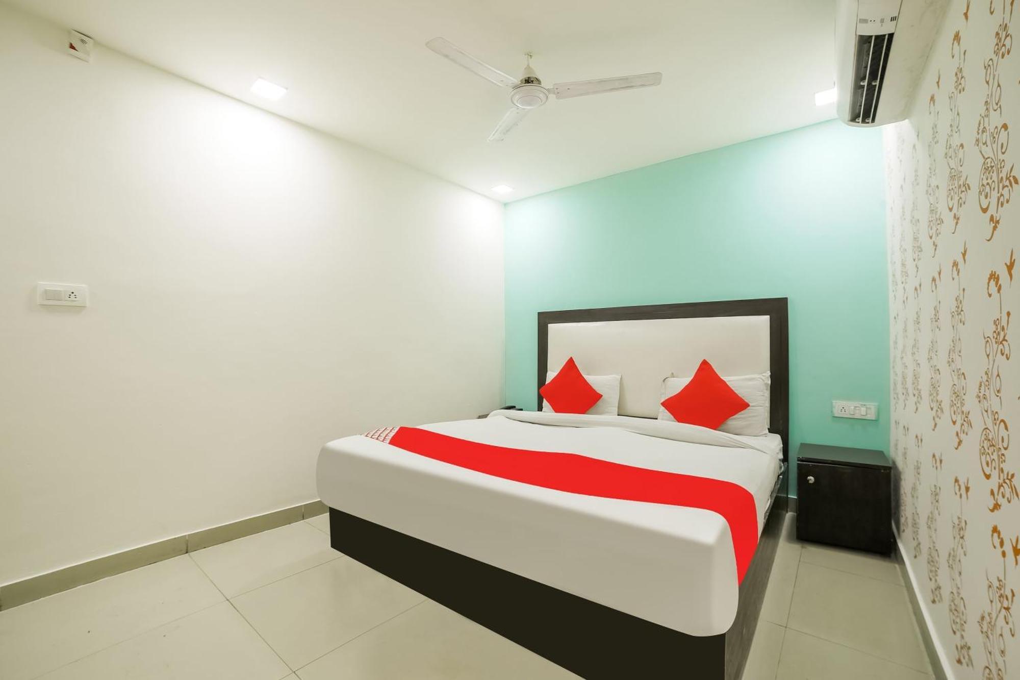 My Comfortable Hotel New Delhi Exteriör bild