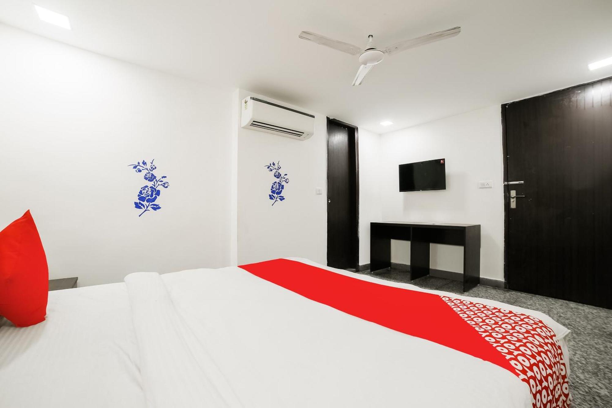 My Comfortable Hotel New Delhi Exteriör bild