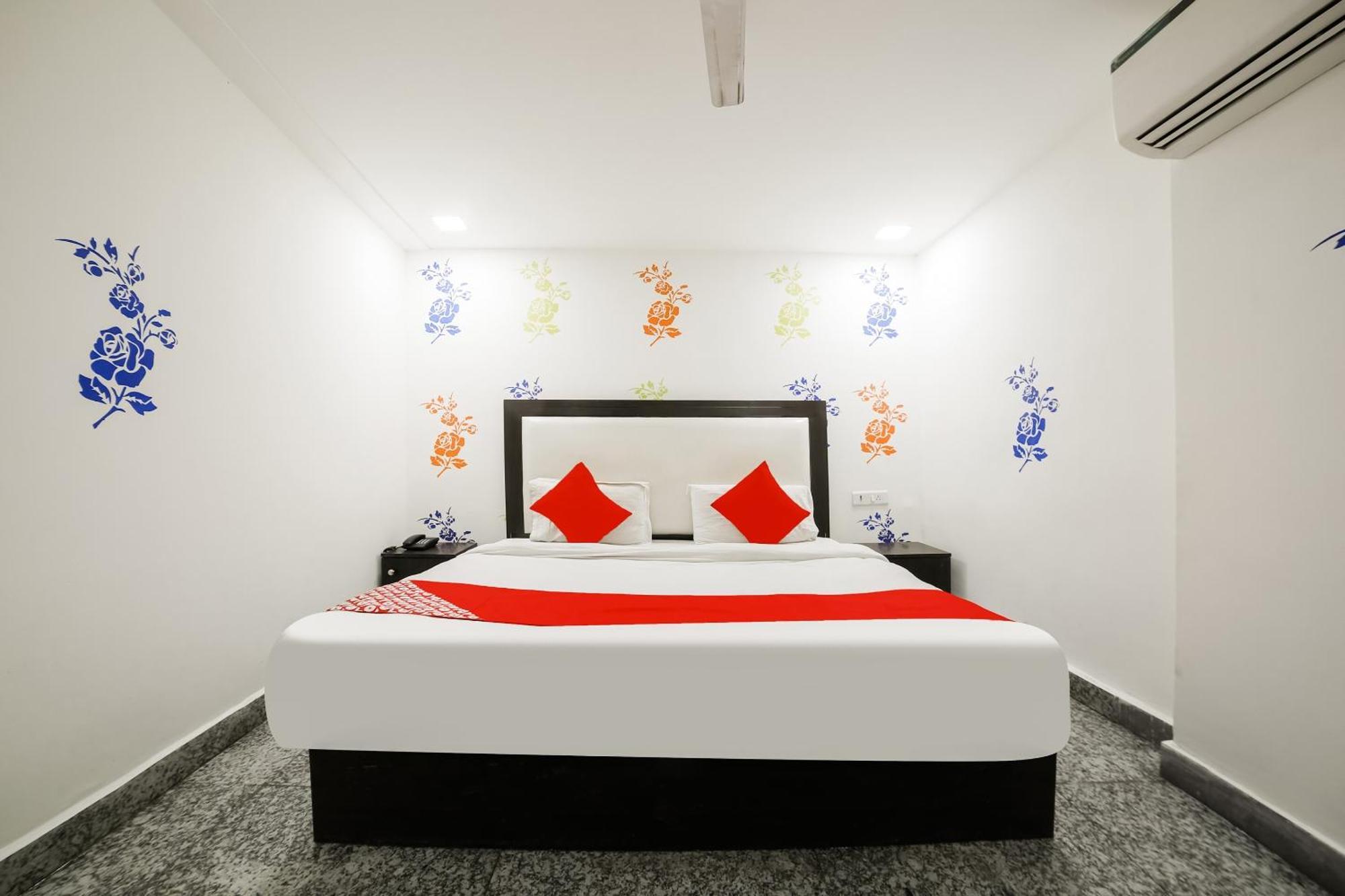 My Comfortable Hotel New Delhi Exteriör bild