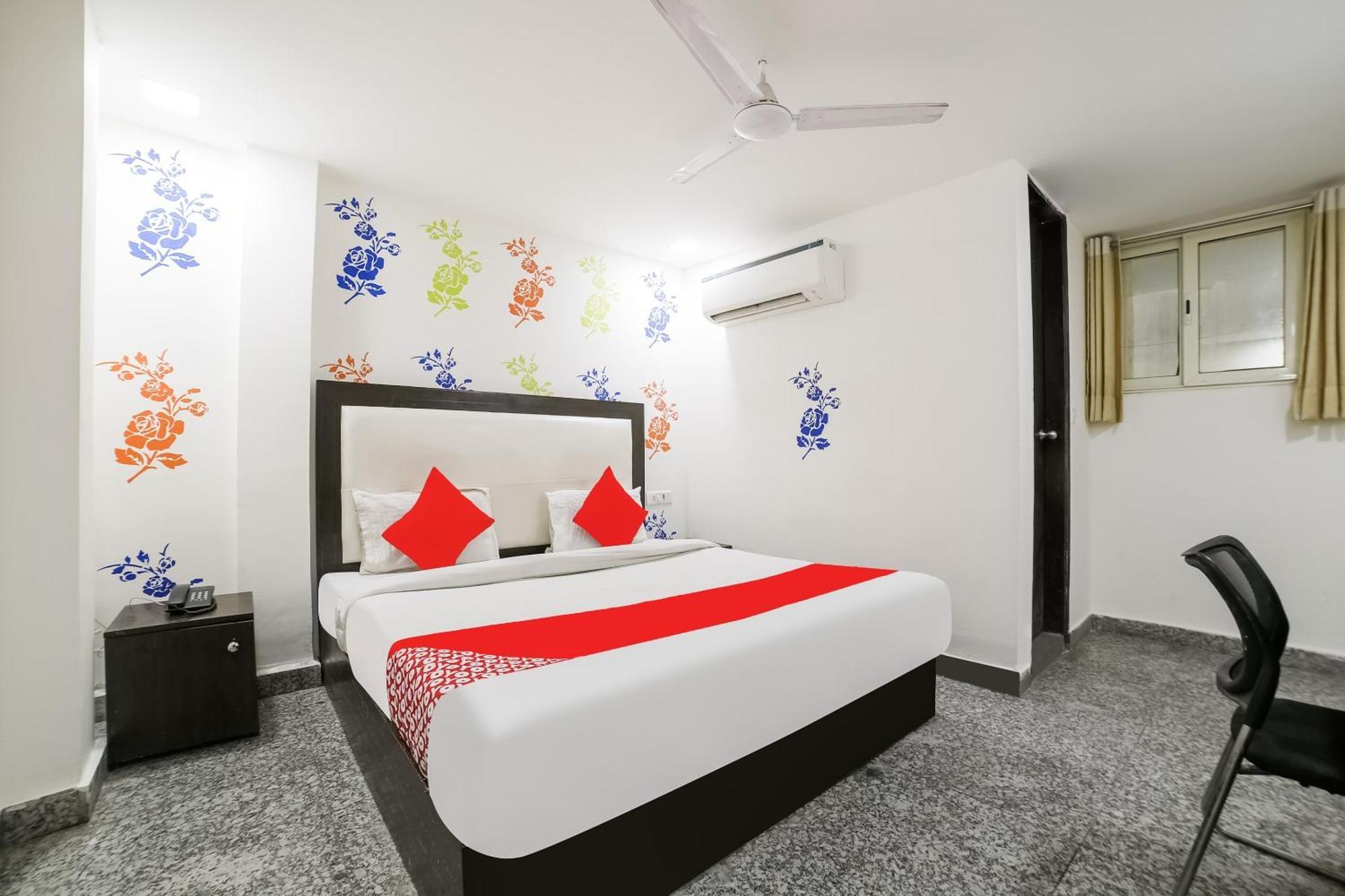 My Comfortable Hotel New Delhi Exteriör bild