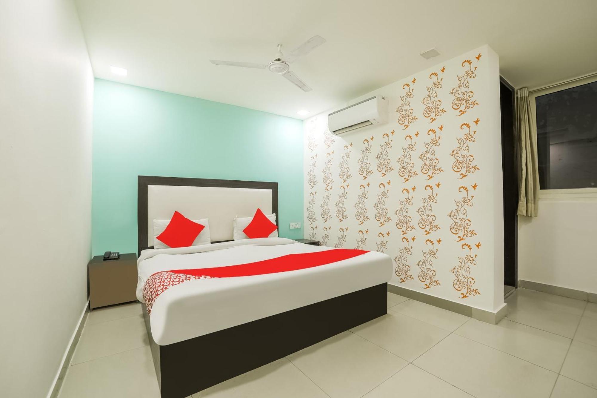 My Comfortable Hotel New Delhi Exteriör bild