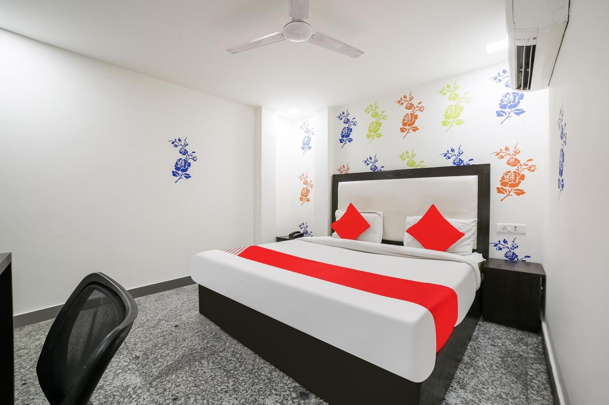 My Comfortable Hotel New Delhi Exteriör bild