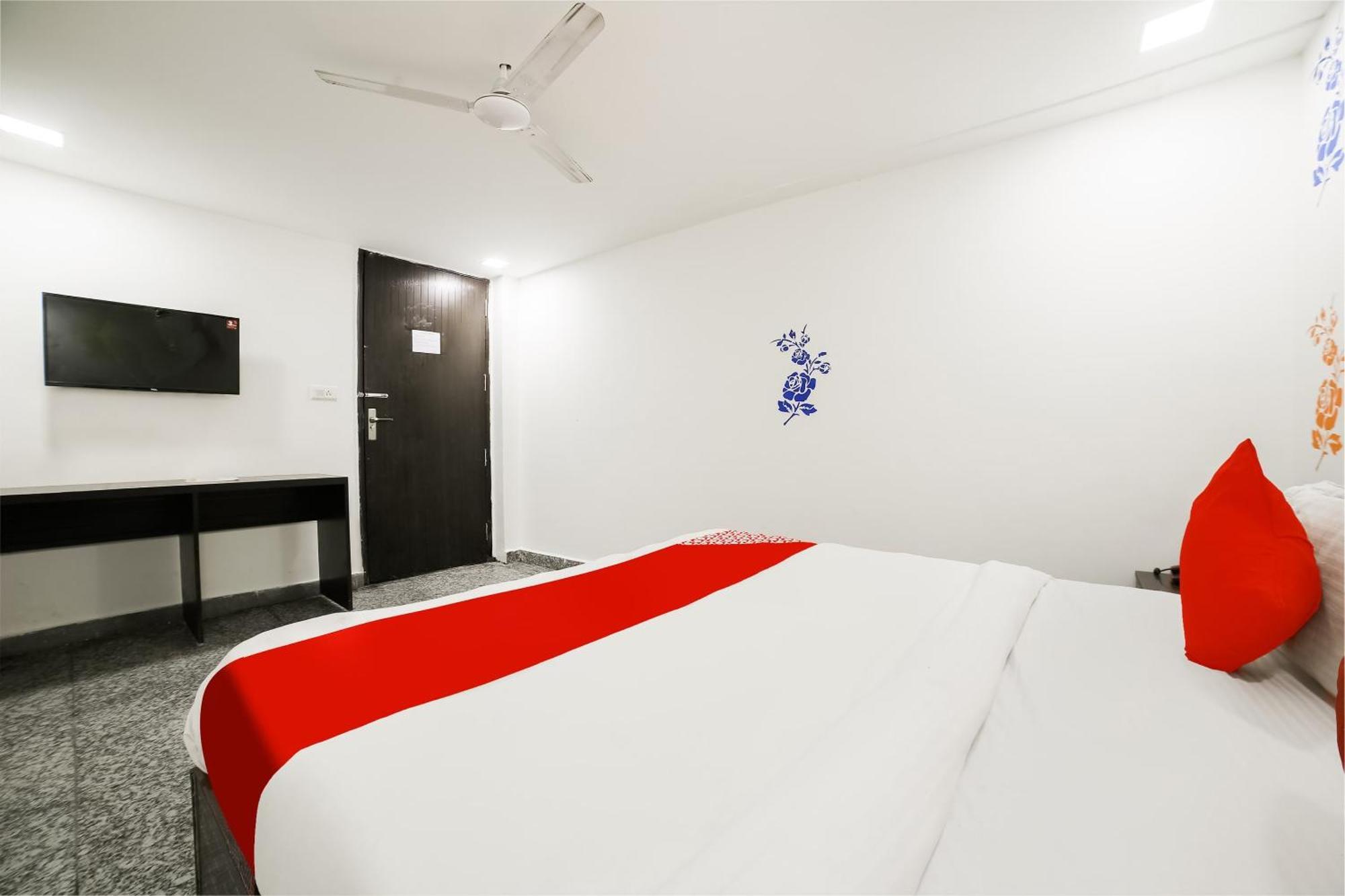 My Comfortable Hotel New Delhi Exteriör bild