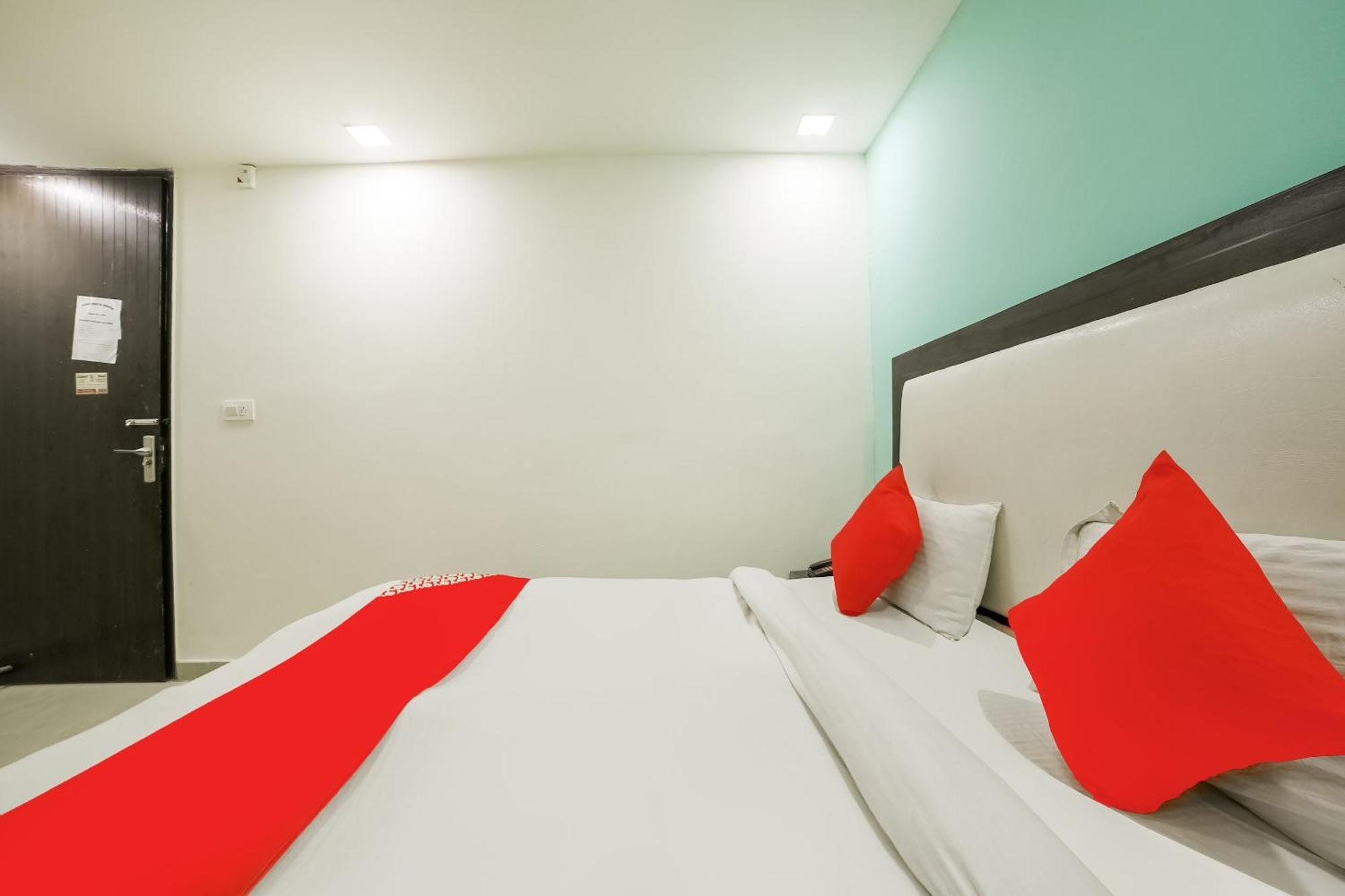 My Comfortable Hotel New Delhi Exteriör bild
